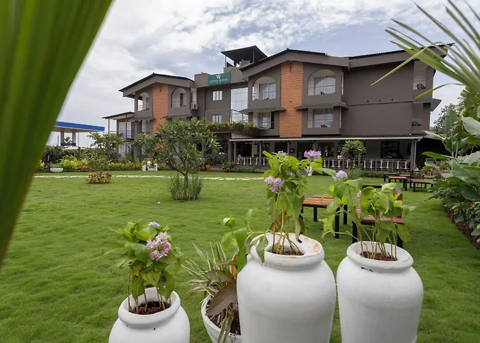 Stone Wood Hotel Amboli